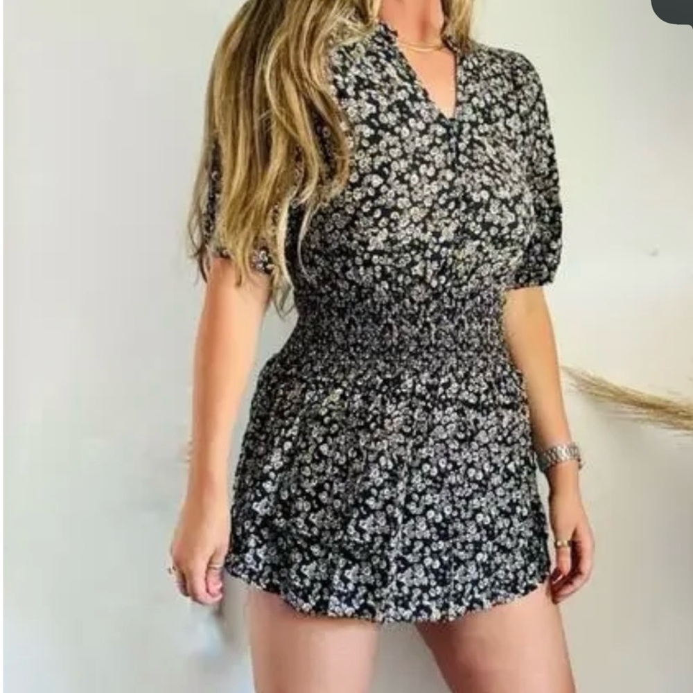 AQUA Floral Smocked Waist Mini Dress NWT Black Daisy Print Puff Sleeve Small